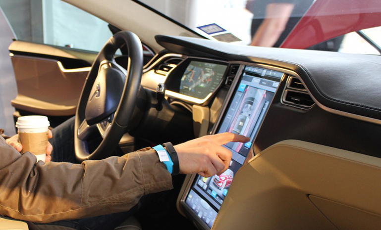 16710831581331104060.jpg connected-car-tesla 官网使用.jpg